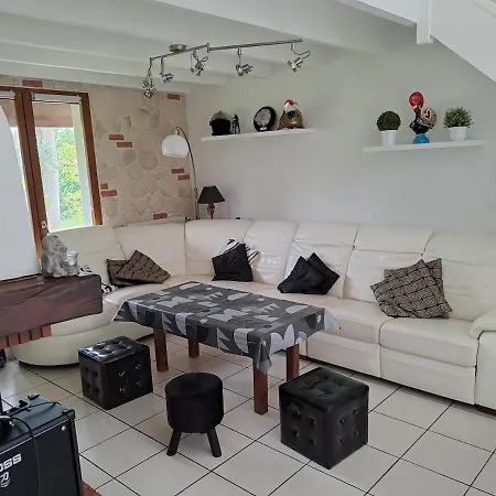 Jolie Maison Avec Piscine Hébergement de vacances Labastide-Saint-Georges