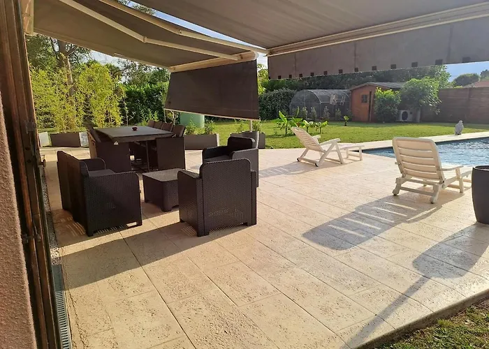 Jolie Maison Avec Piscine *