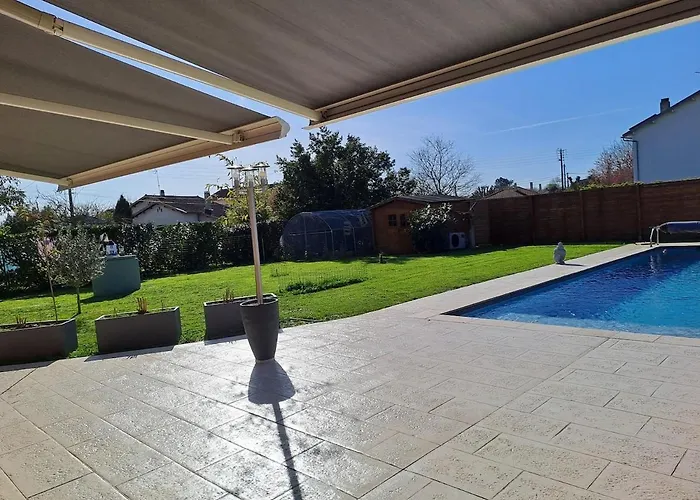 Jolie Maison Avec Piscine Hébergement de vacances