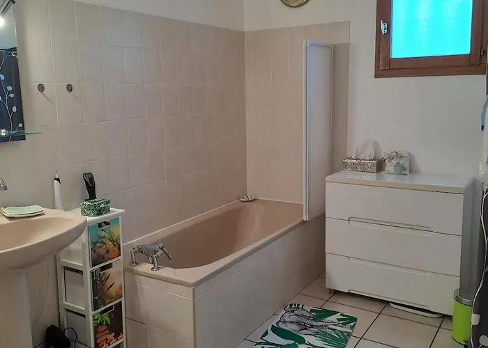 Hébergement de vacances Jolie Maison Avec Piscine