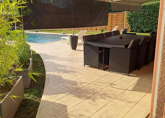 Jolie Maison Avec Piscine *