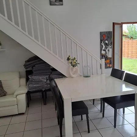 Сasa de vacaciones Jolie Maison Avec Piscine Labastide-Saint-Georges