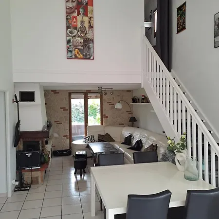 Jolie Maison Avec Piscine בית נופש Labastide-Saint-Georges